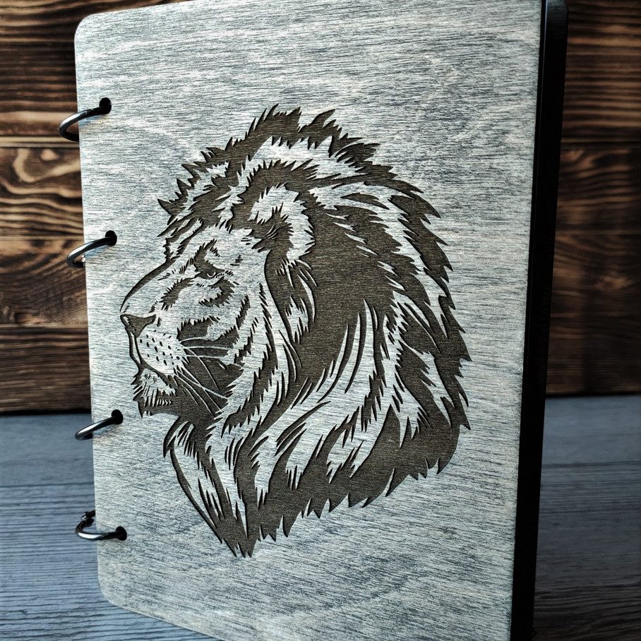 Wooden notebook 4 rings Lion