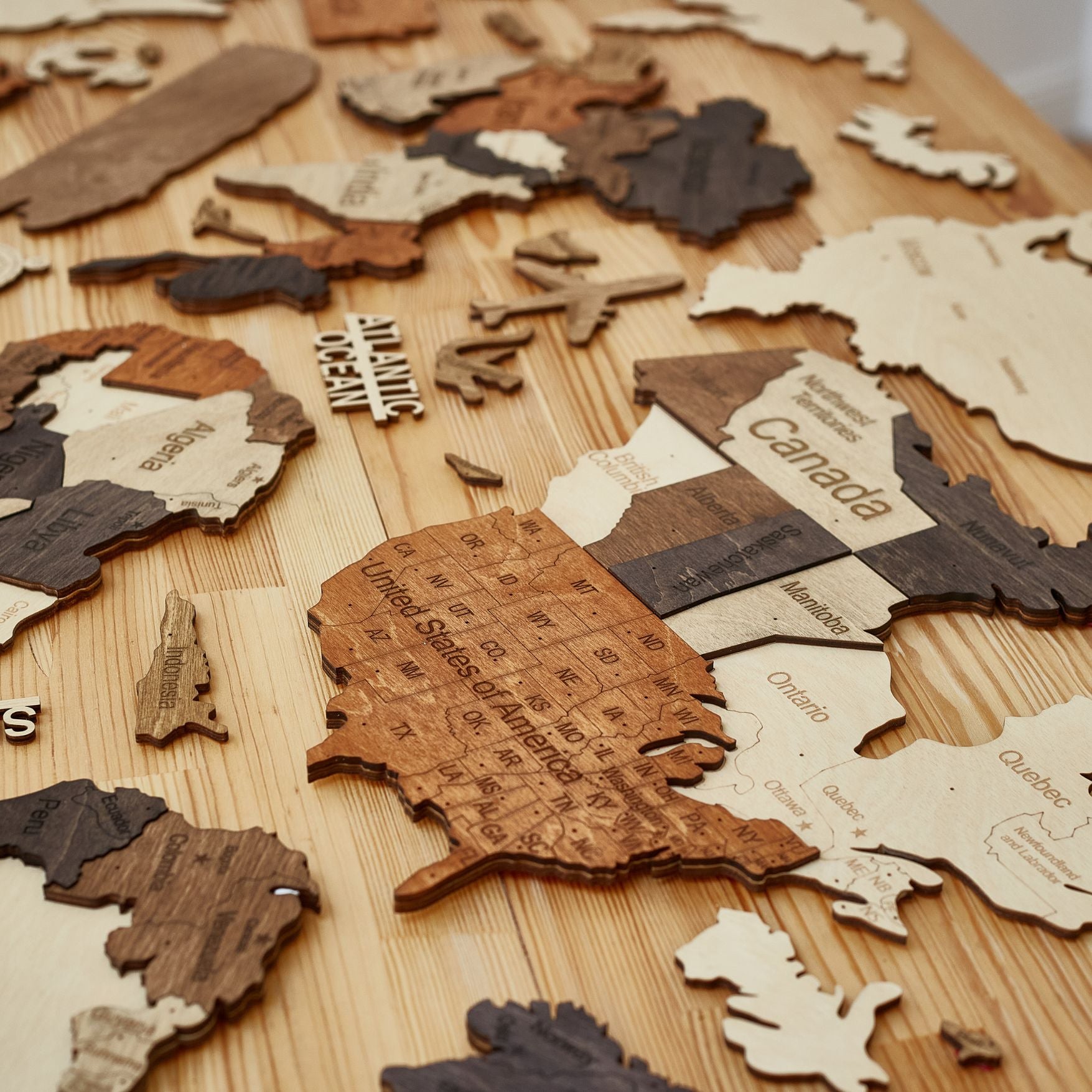 3D wooden world map Multicolor