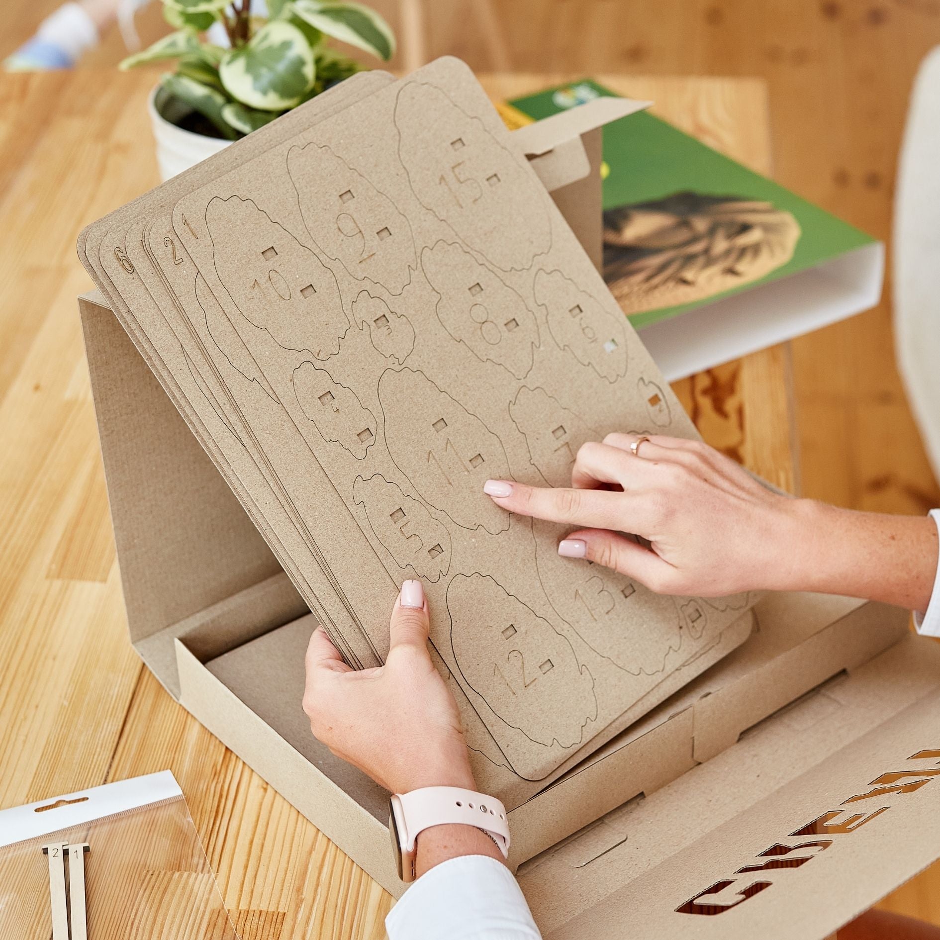 Lion 3D cardboard puzzle-sculpture