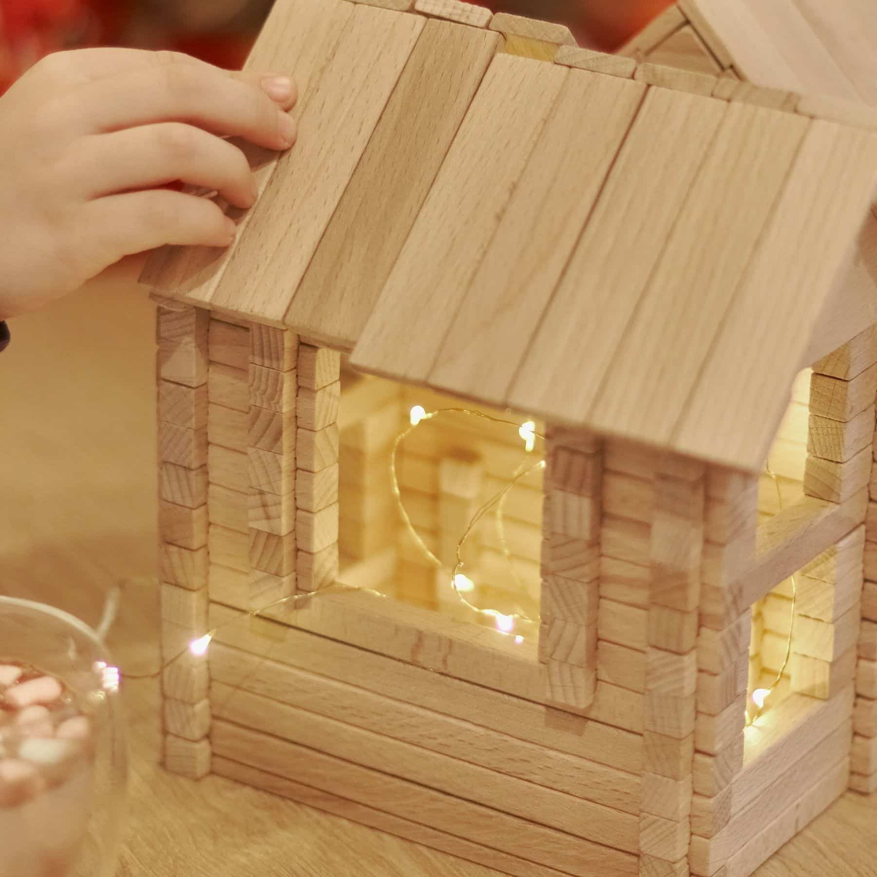Jeu de construction en bois Maison avec Balcon 136 pièces